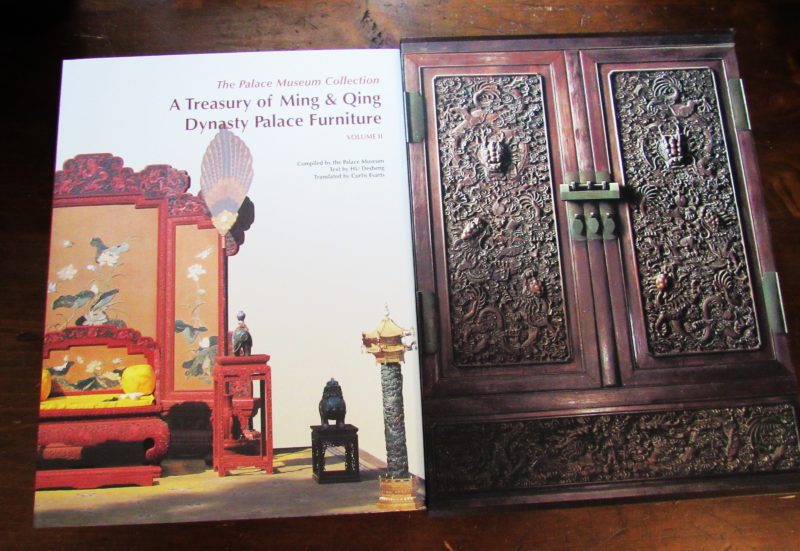 Desheng Hu. A Treasury of Ming and Qing Dynasty Palace Furniture.